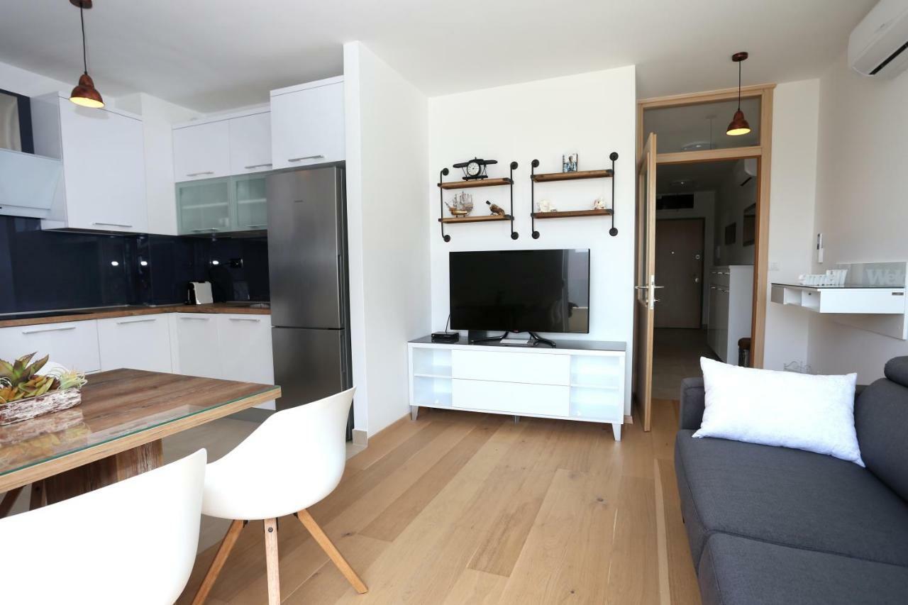 As'S Apartment Split Exterior photo