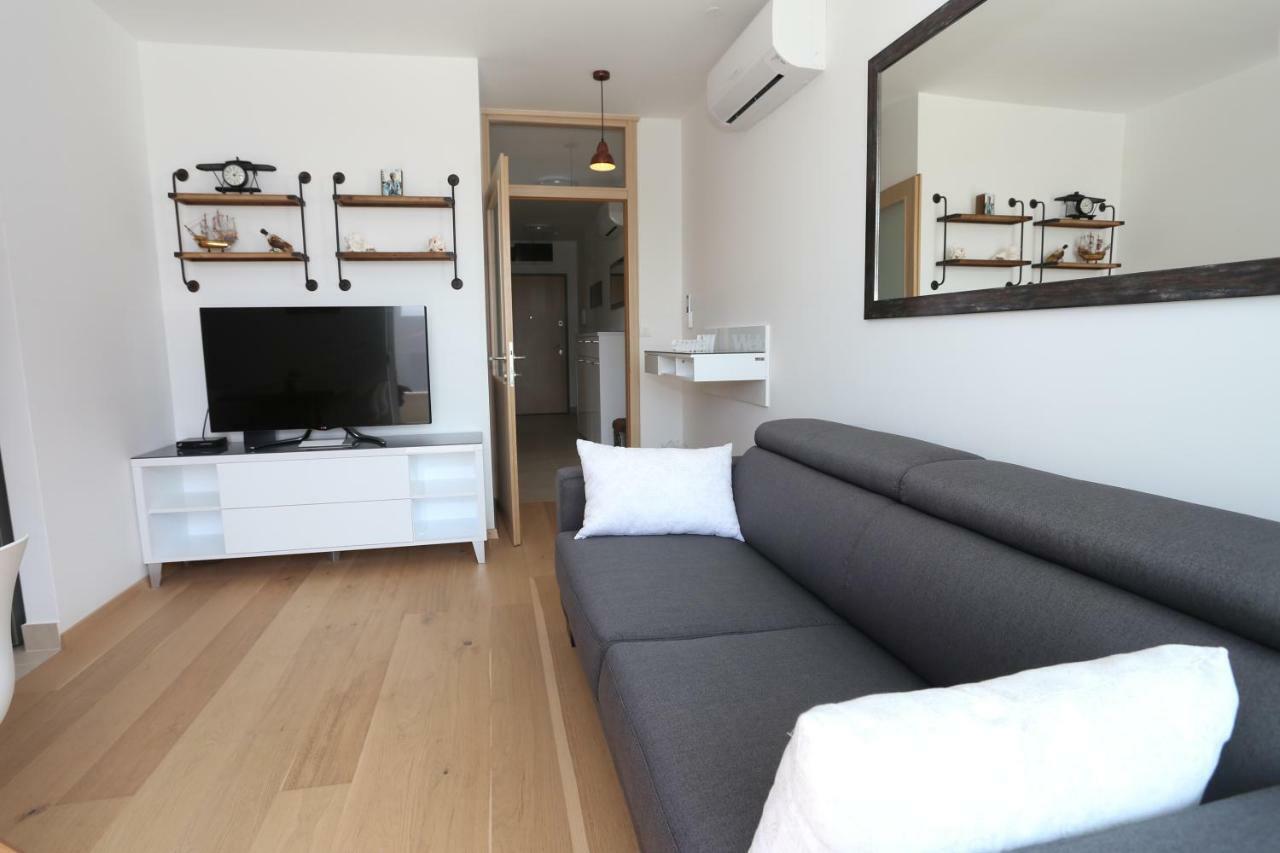 As'S Apartment Split Exterior photo